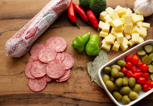 SALAME TIPO ITALIANO DEFUMADO COM PIMENTA EMBALADO